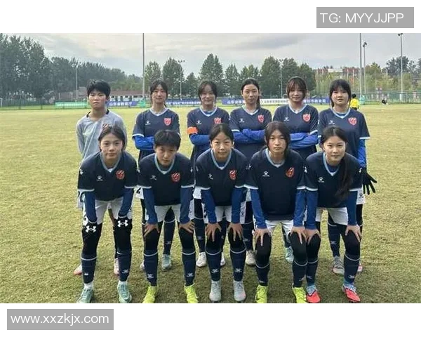 顶级女足球星闪耀绿茵赛场展现实力与魅力激励全球新生代球员